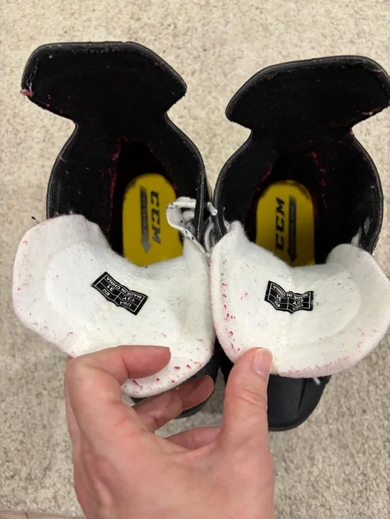 CCM Black and White Youth Ice Hockey Skates - Picture 6 of 8